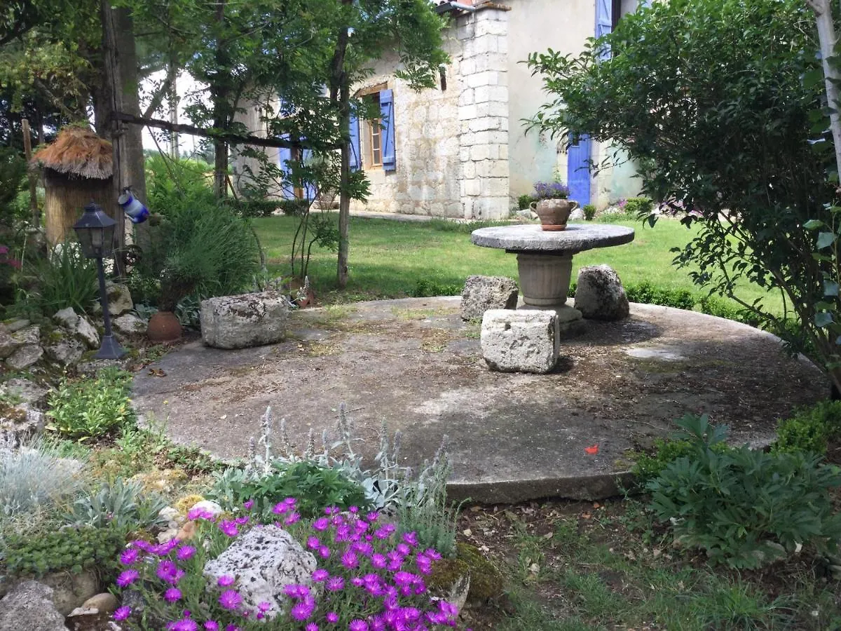 Chambre D'Hote L'Amazone Caumont  Bed & Breakfast Caumont (Tarn-et-Garonne)